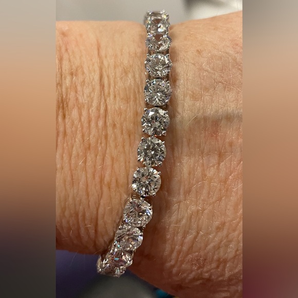 Nadri 7.5” crystal clear CZ tennis bracelet silver tone beautiful heavy quality - Picture 8 of 11